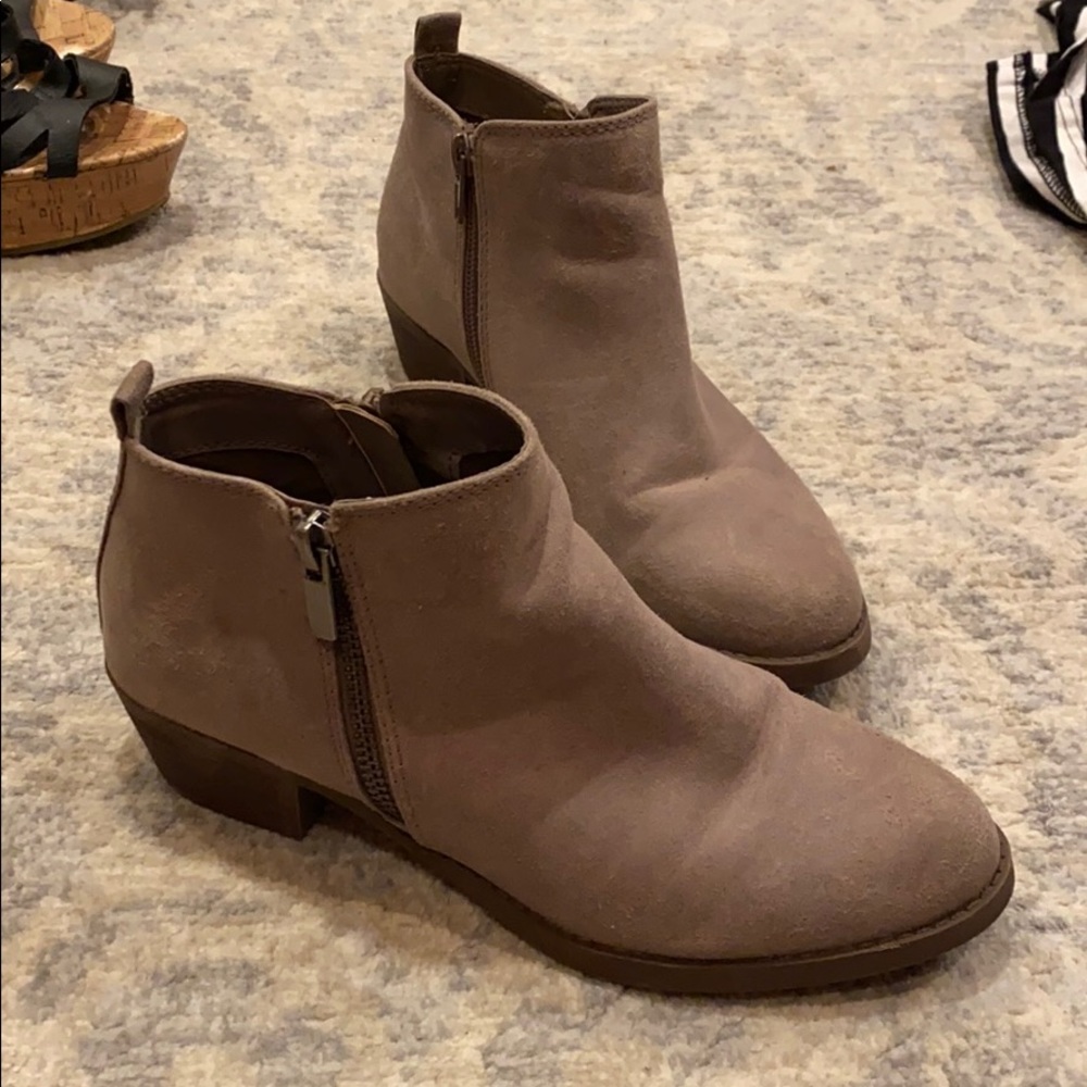 GREY SUEDE BOOTIE
